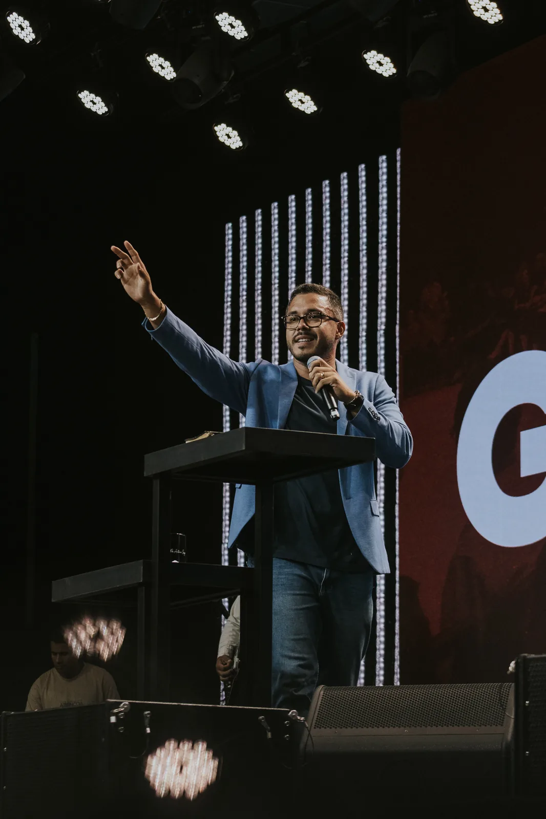 Pr. Antonio Souza pregando